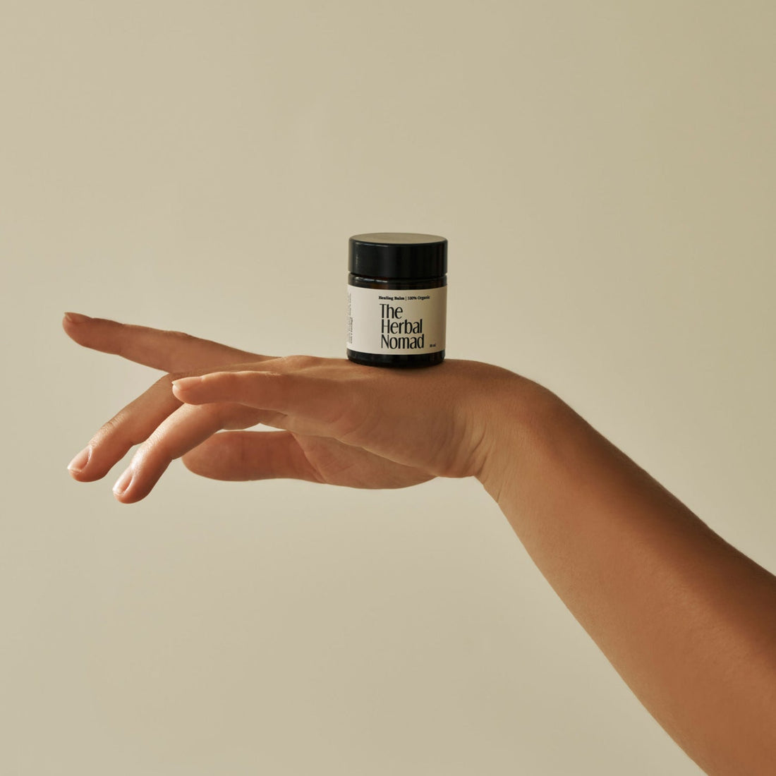 The Healing balm. Hancrafted with comfrey and beeswax. 100% Organic.